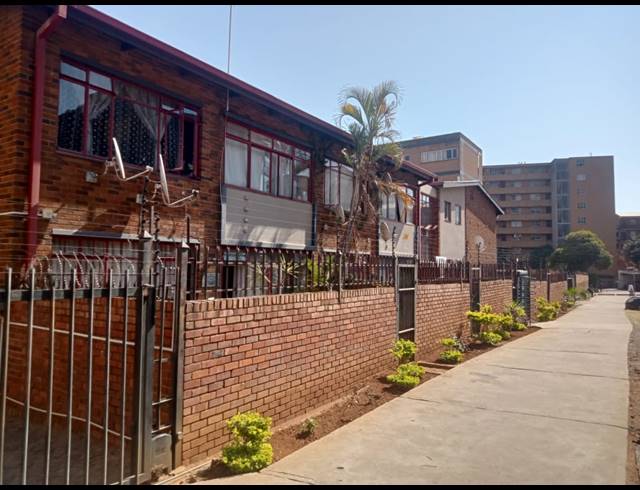 1.5 BEDROOM APARTMENT FOR SALE IN SUNNYSIDE